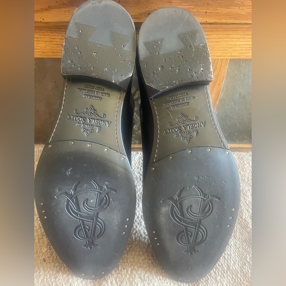 The Office of Angela Scott Ms. Jane Oxford - Picture 9 of 10